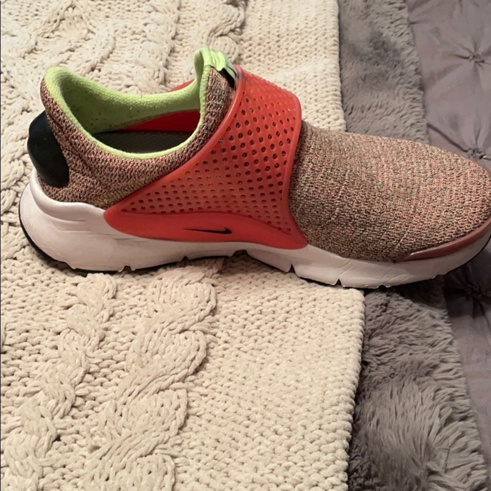 Nike woman’s Sock Dart sneakers - Picture 3 of 7